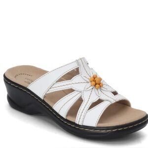 Clarks Lexi Myrtle Leather Slip On Bead Detail White Size 8 Wedge Sandals